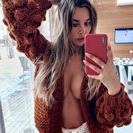 Fourth pic of 10 PERFECT SELFIES BY LILY ERMAK – Tabloid Nation