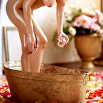 Second pic of Polly takes a bath - Photographer Alisa Verner
