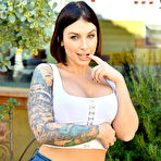 First pic of Tattoed MILF Ivy Looks Gorgeous In Jeans :: Best Bosoms
