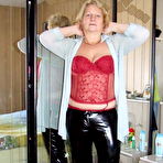 First pic of Mature Rosi loves to get naked and show us all