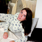 First pic of Dark haired teen Alexis Ryan shows her pink hole after taking off her pajamas