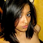 Second pic of Gorgeous Desi Indian girl emails out her nude self shot pics.