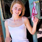 Third pic of Aubrey Belle Peels Off Her Jeans And Panties Outside To Show Her Pink Love Box / DefineBabe.com
