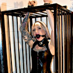 First pic of boundstudio Delicious-Roxxxi in the cage - The Second
