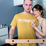 First pic of Cougar Roxane is seducing the young pizzaguy - Mature.nl