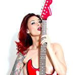 First pic of Tera Patrick Guitare