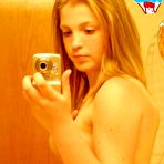 First pic of My Sex GFs : Nude girl friend pics were made by her cell phone