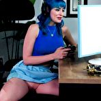 Second pic of Big Tits Gamer Girl Licked While Gaming - FAPCAT