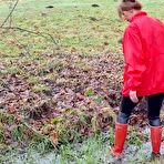 First pic of Miss Nica Nordic Fetishclips | Welliewalk in red Hunter boots