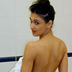 First pic of SHARKYS INDIA girl SATIVA in the bathtub
