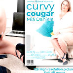 Fourth pic of Curvy cougar Mia Daniels loves playing alone - Mature.nl