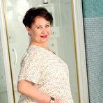 Second pic of Modern Grandma Nata loves to play with her dildo and her pussy in the bathroom - Mature.nl