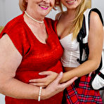 First pic of Young babe Irina Cage shows granny Noretta how to climax in this day and age - Mature.nl