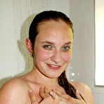 Second pic of Curvy Wet Carrie Barber