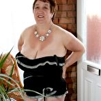 First pic of Thick Wife Waits For Hubby With Her Tits Out – UK Wives Pics