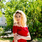 First pic of Isabella De Laa Takes off her Red Dress