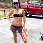 First pic of Brunette MILF Roxeanne shows her snatch at a public park
