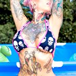 First pic of Tattooed bikini clad Sydnee Vicious in glasses spreading ass by the pool