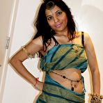 First pic of Indian MILF Kavya Sharma gets completely naked in front of a bedroom door