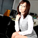 Second pic of Hot Japanese secretary Arisa Suzuki shows small tits & trimmed muff at work