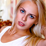 First pic of Blue-eyed blonde Sonnett highlights her hairless teen pussy in the nude