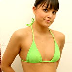 First pic of Young first timer Sasha doffs her bikini top before showering in a SFW manner