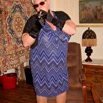 First pic of Fat granny Girdle Goddess gets naked in shades, gloves and pantyhose