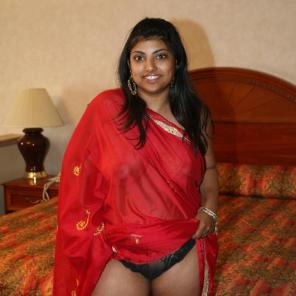 Curvy Indian Spreads Pussy #497415